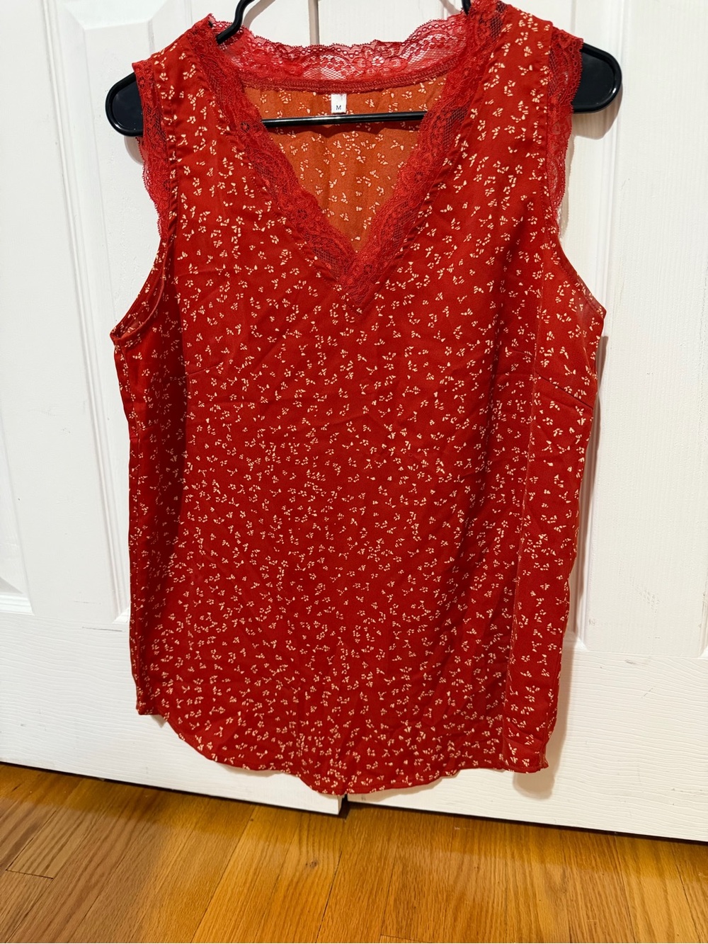 Sleeveless Lace-Trim V-Neck Women's Top - Red Floral